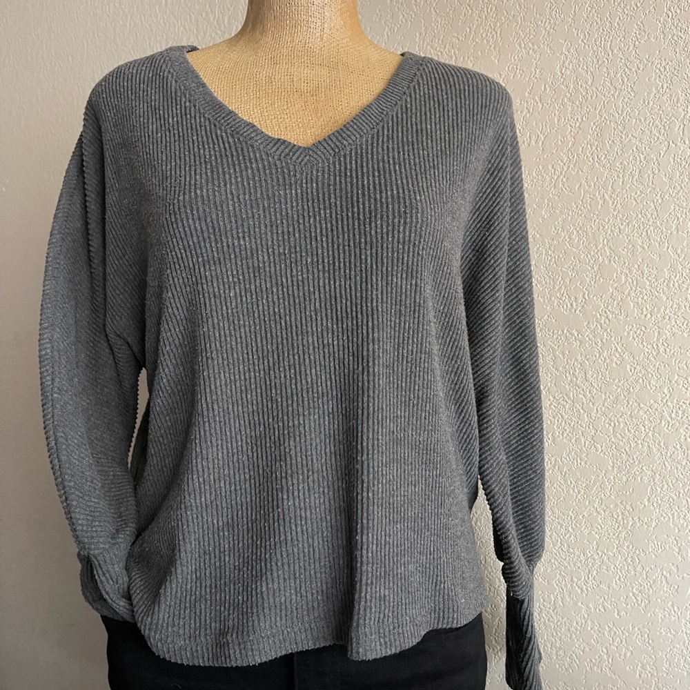 Forever 21 Gray V-Neck Ribbed Sweater